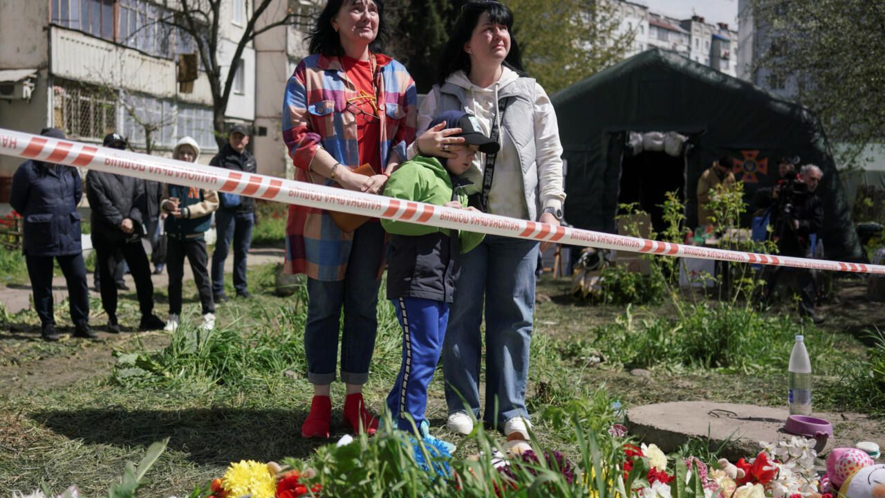 Ukraine: consternation à Ouman après le bombardement d'un immeuble d'habitation