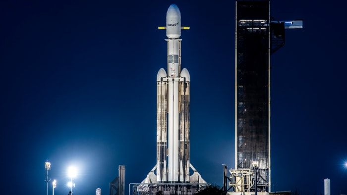 Winds push SpaceX’s Falcon Heavy launch to 8:26 p.m.