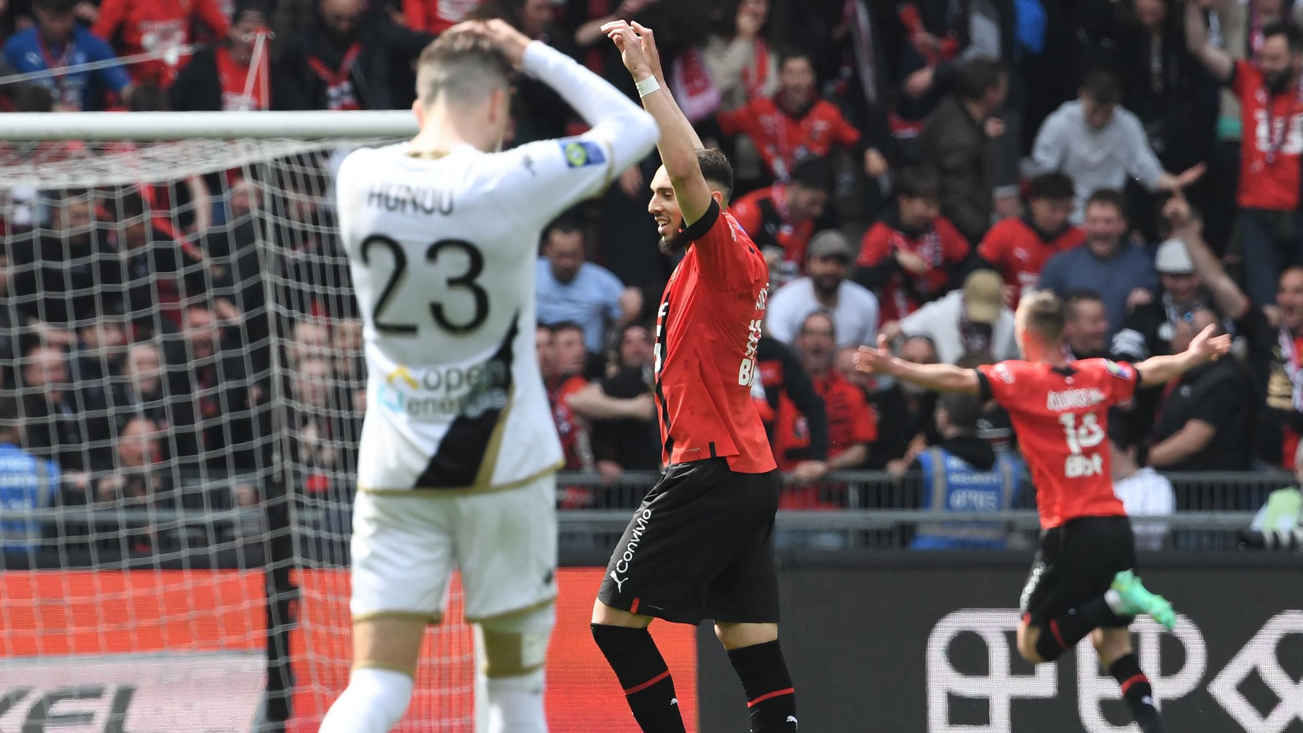 Ligue 1 : Rennes condamne Angers, Nice se réveille à Troyes, Clermont enchaîne contre Reims