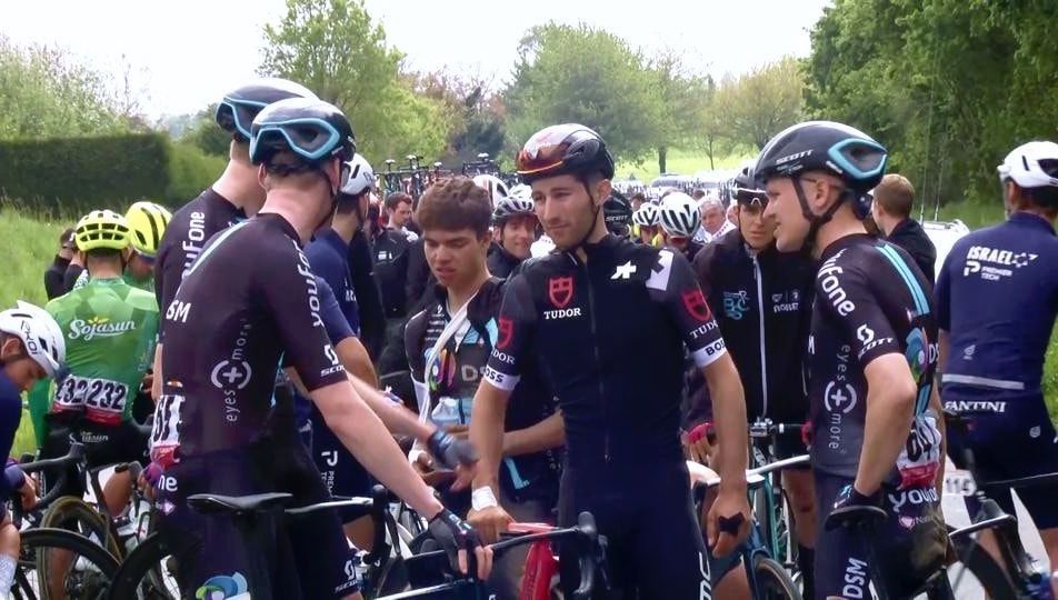 VIDÉO - Chute "massive" sur le Tour de Bretagne, la sixième étape annulée