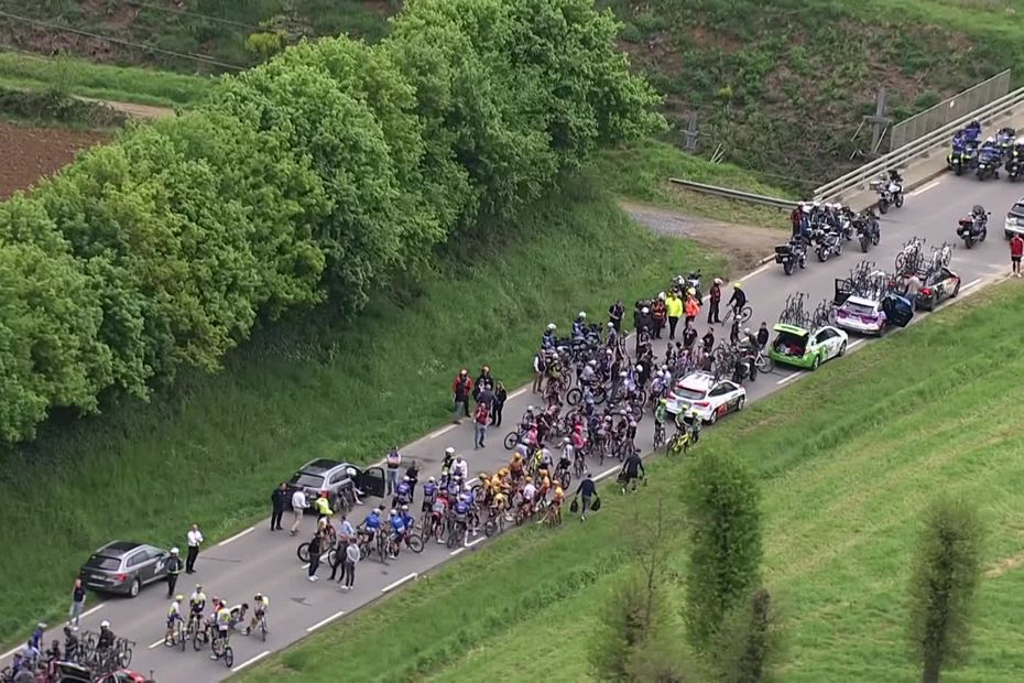 Tour de Bretagne 2023. La 6e étape entre Châteaubriant et Plancoët annulée suite à une énorme chute dans le peloton