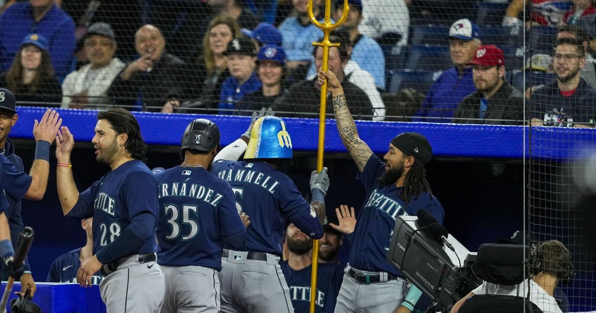 Cal Raleigh’s homer in 10th inning gives Mariners win in Toronto