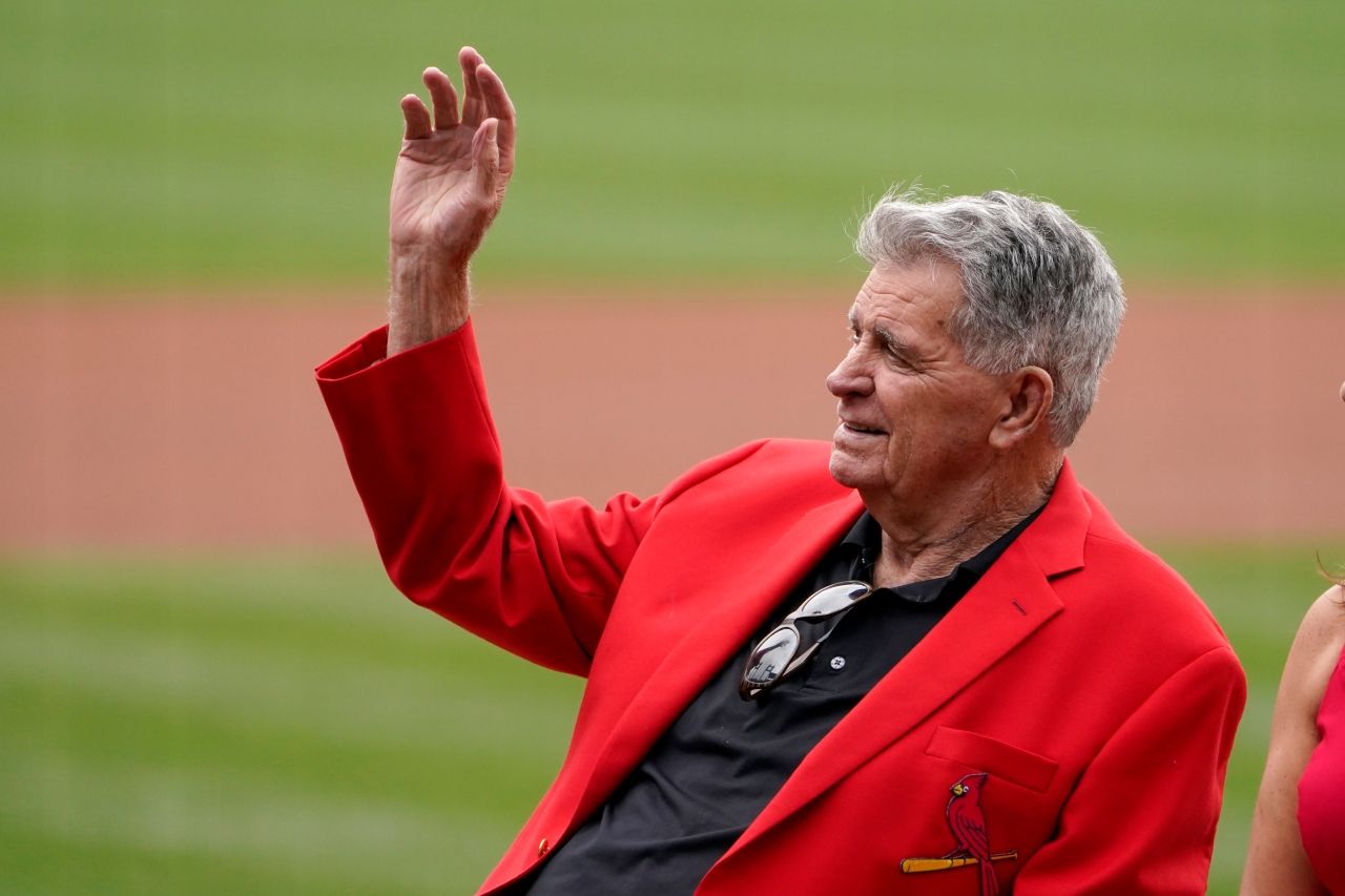 Mike Shannon, longtime Cardinals radio broadcaster, dies at 83