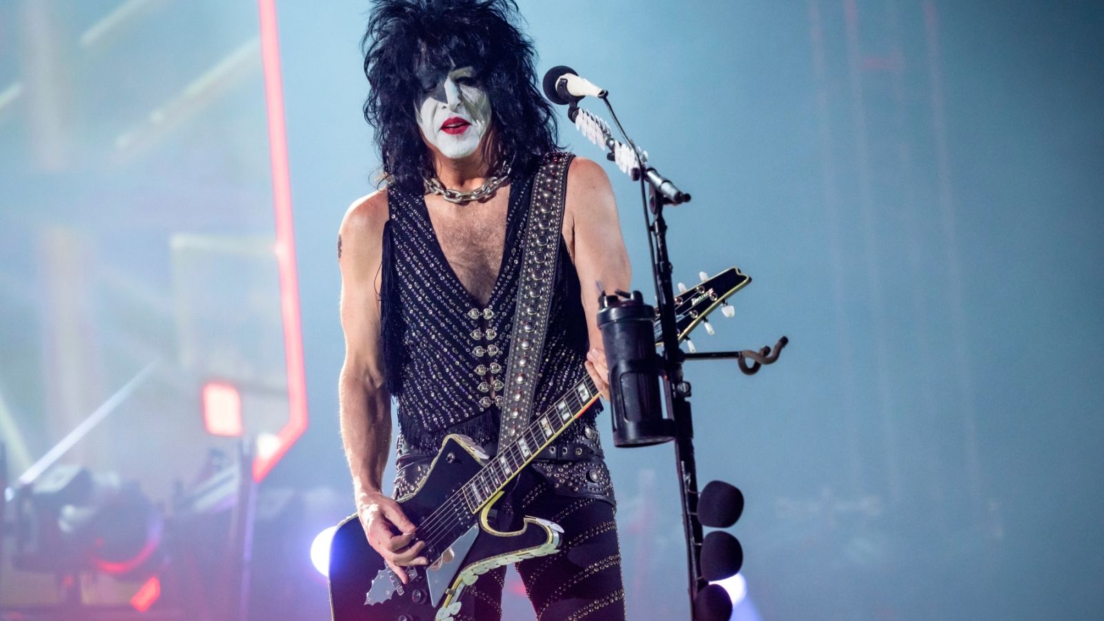 Kiss’ Paul Stanley Blasts Parents Who Support Kids’ Gender Identities