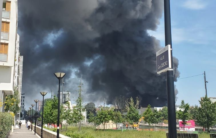 Important incendie en cours à Aubervilliers