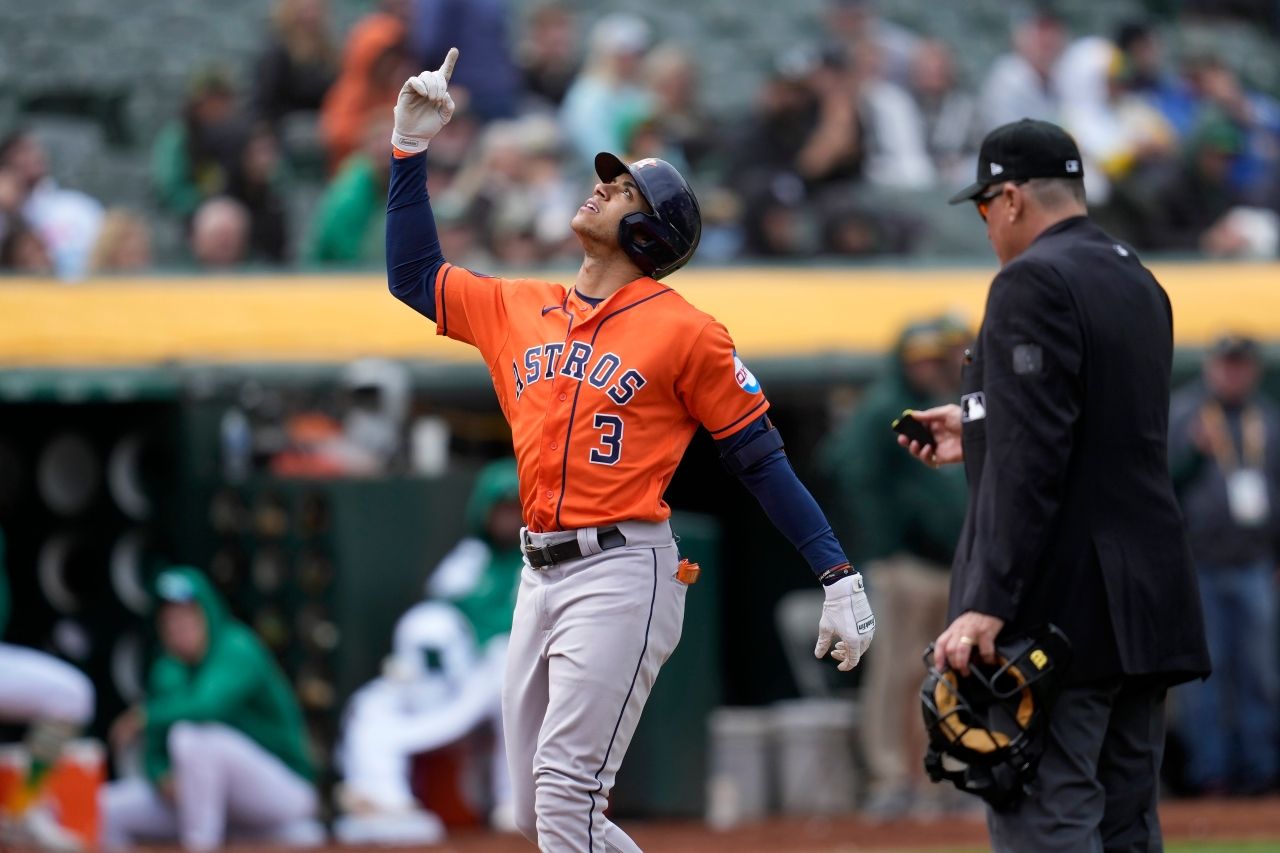 Astros mock A’s attendance in now-deleted tweet