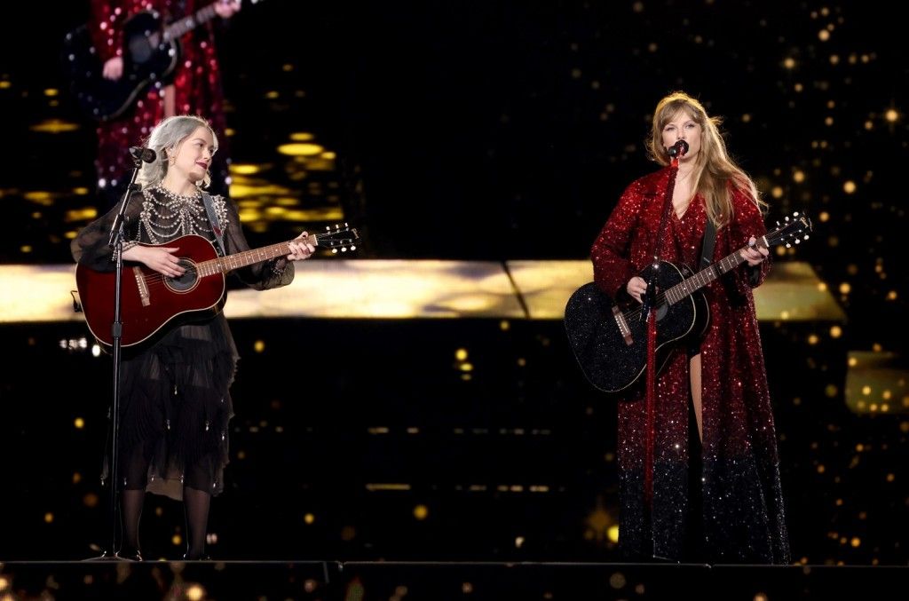 Taylor Swift Shares New Jersey Concert Photos, Note to Phoebe Bridgers - Billboard