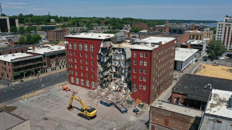 2 people could still be in partially collapsed apartment building while 3 others also remain unaccounted for, Iowa mayor says