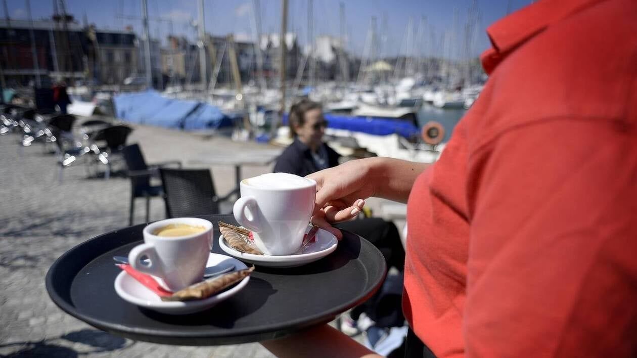 Tourisme : le plan du gouvernement pour répondre à la pénurie de saisonniers ﻿