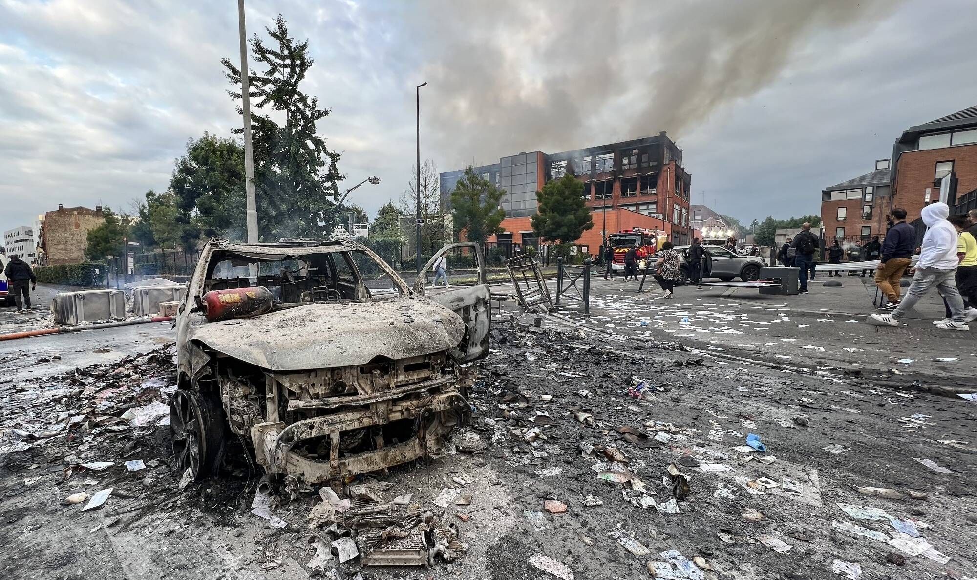 Mort de Nahel: "Rien ne peut justifier la violence", déclare Macron, des décisions connues cet après-midi... suivez notre direct