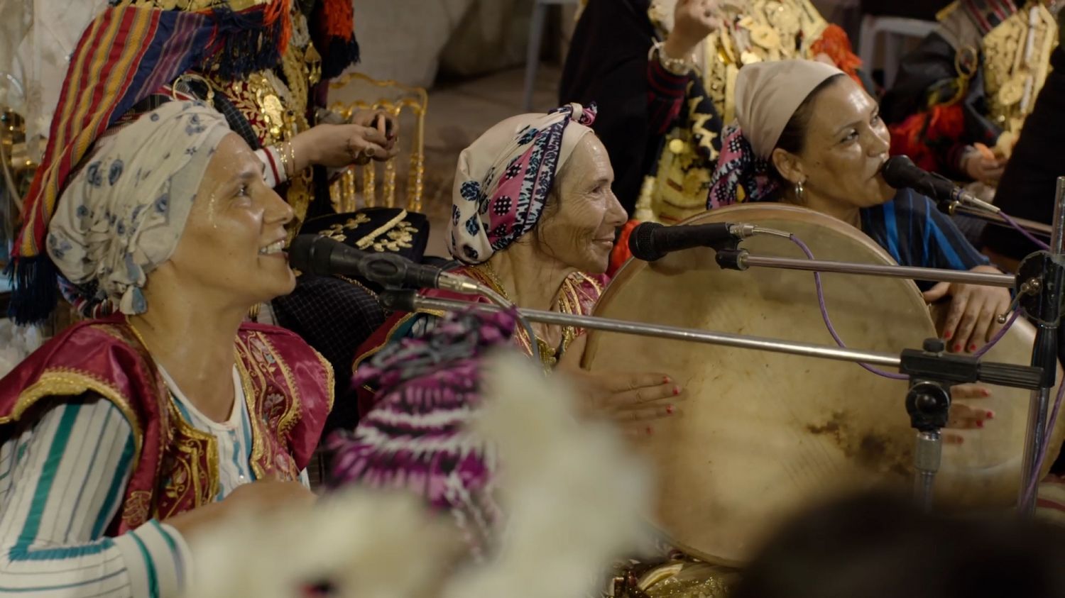 "Mon documentaire dit beaucoup de la condition féminine à plein d'endroits dans le monde" : rencontre avec la réalisatrice franco-tunisienne de "Machtat", Sonia Ben Slama