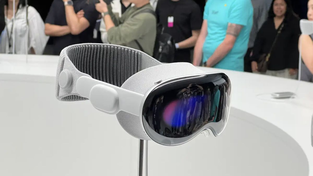 Apple’s Vision Pro Head Strap Problem