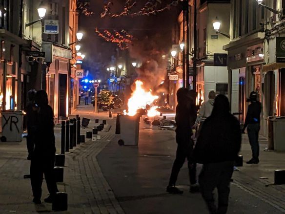 Trois immeubles à détruire, plus de 200 émeutiers, 60 magasins attaqués : un premier bilan effroyable à Montargis après une nuit de saccages et pillages