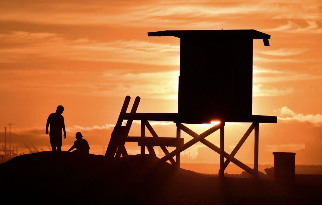 Southern California heat wave arrives for July 4 weekend, could bring triple digit temps