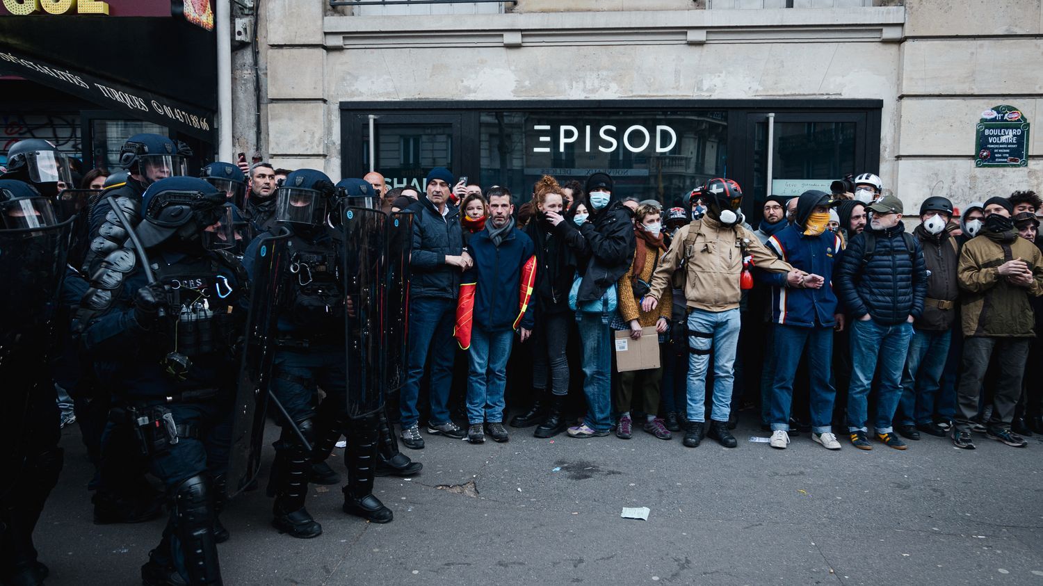 Réforme des retraites : la Confédération syndicale internationale accuse la France de "brutalités policières" et d'"arrestations aveugles"