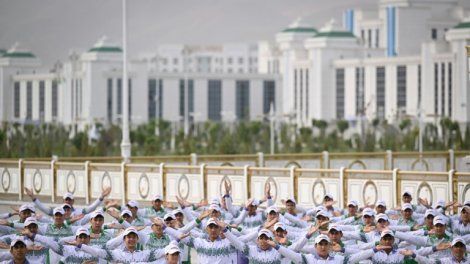 En grande pompe, le Turkménistan inaugure une ville en l'honneur de son homme fort