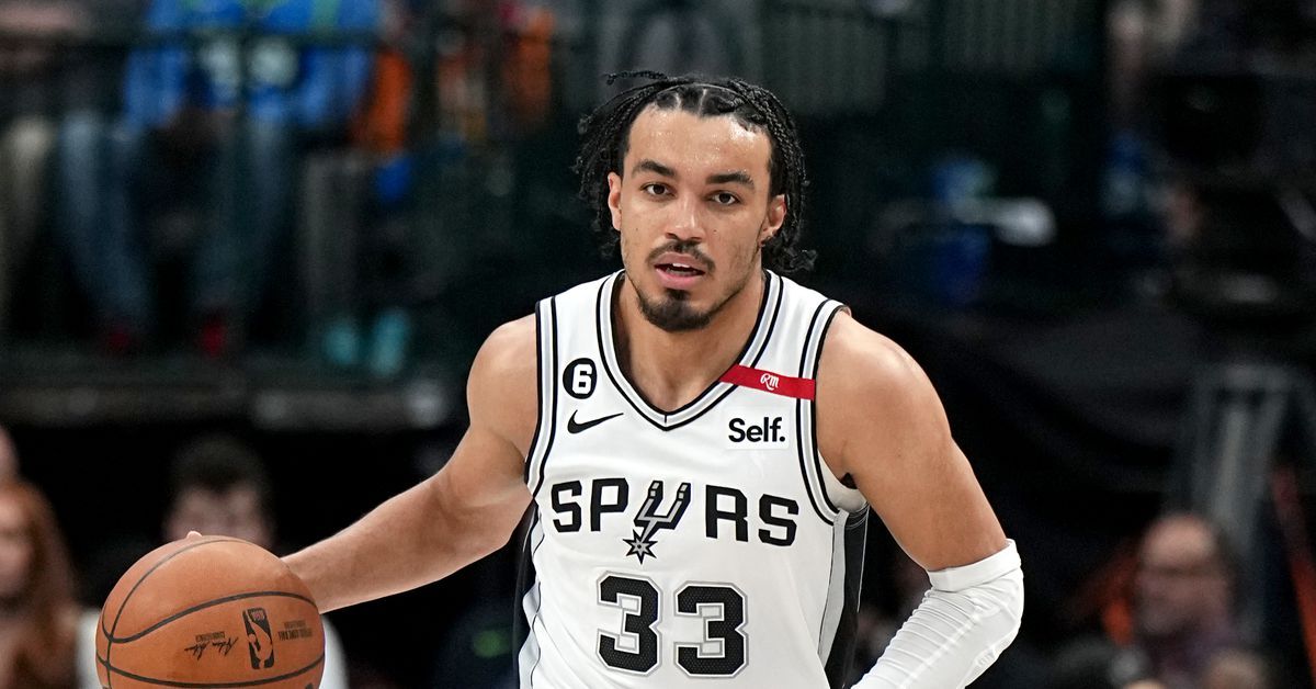 Tre Jones resigns with the Spurs on two-year, $20 million contract