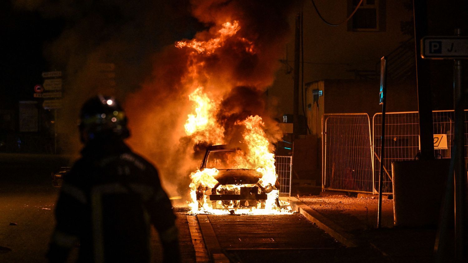 Violences nocturnes après la mort de Nahel : la communauté internationale "inquiète" de la situation, plusieurs pays mettent en garde leurs ressortissants