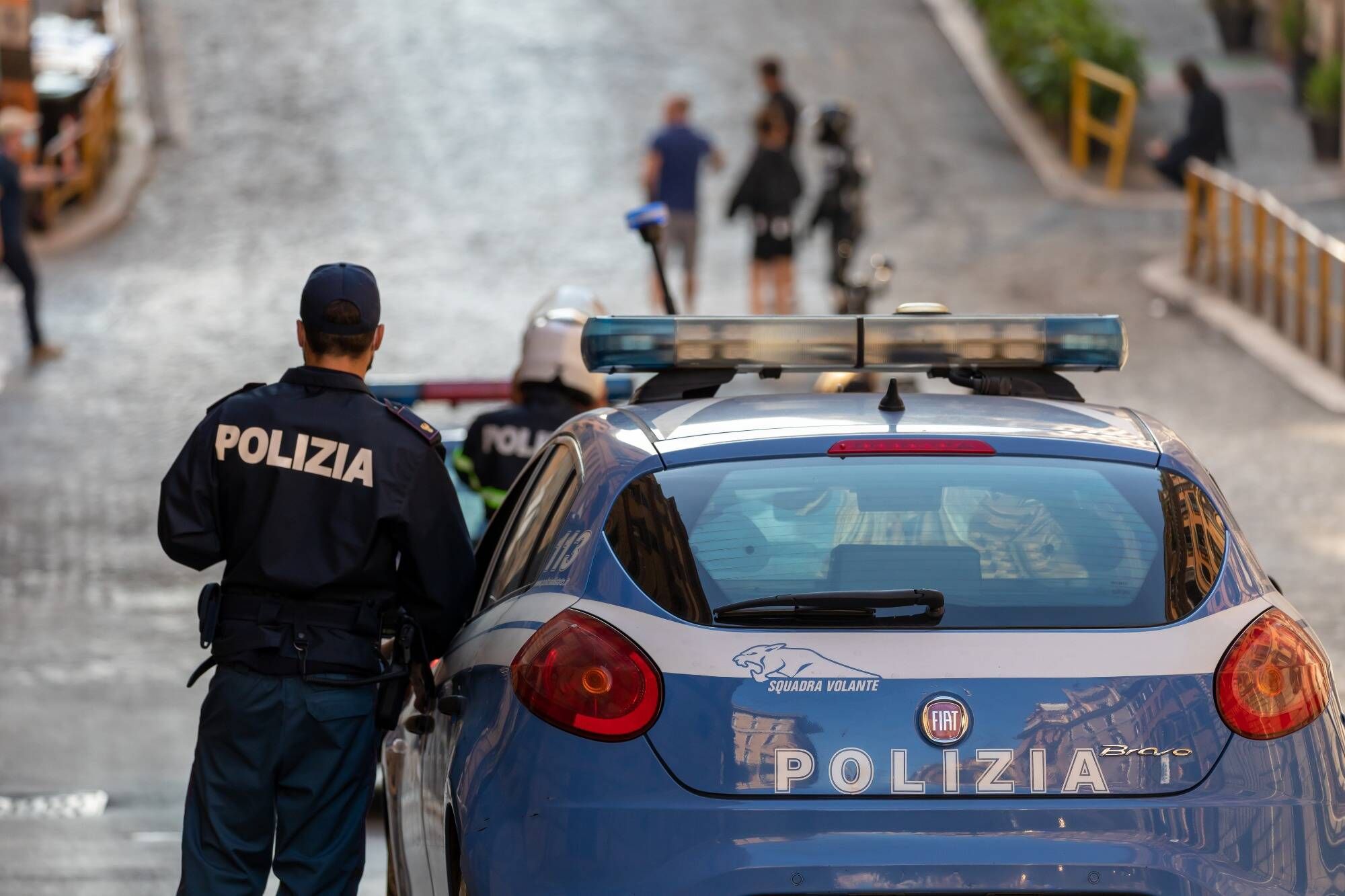 Le corps d'une jeune fille de 17 ans découvert dans un chariot de supermarché près de Rome