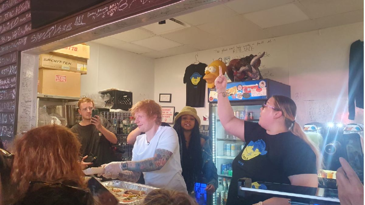 Ed Sheeran stops by the Weiner’s Circle before Soldier Field concert