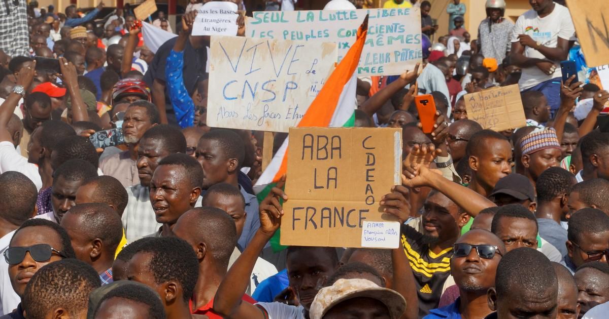 Coup d’état au Niger : la France répliquera "de manière immédiate et intraitable" en cas d'attaque contre ses ressortissants