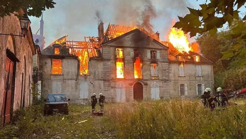 Corgoloin : le château de Cussigny ravagé par les flammes