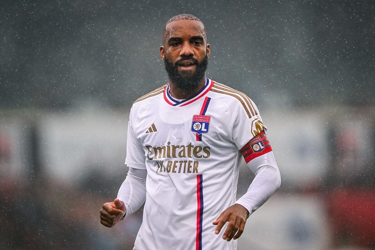 Lacazette bat un triste record, l'OL en panique