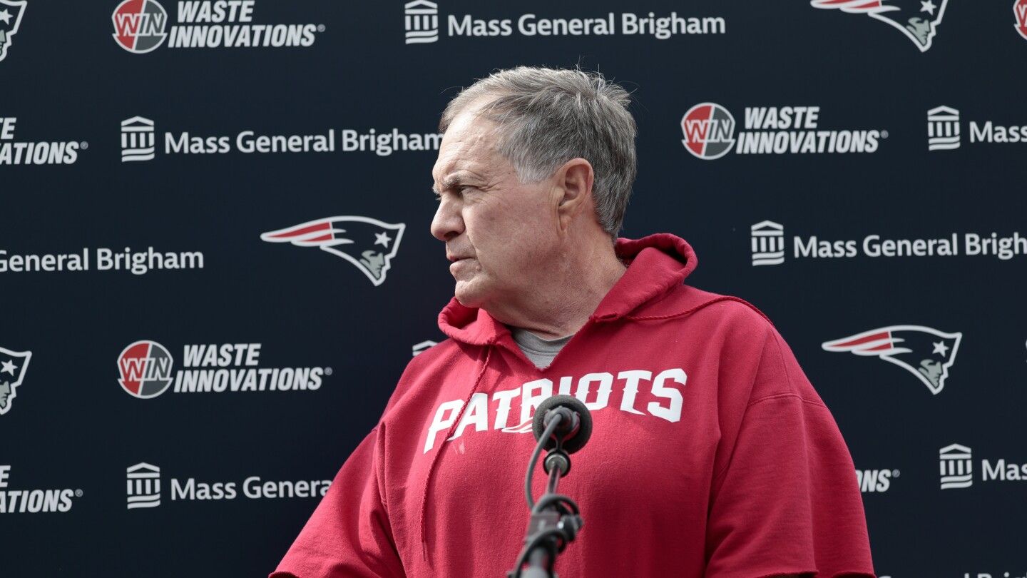 Bill Belichick declines to discuss Ezekiel Elliott, offers very general thoughts on RB position