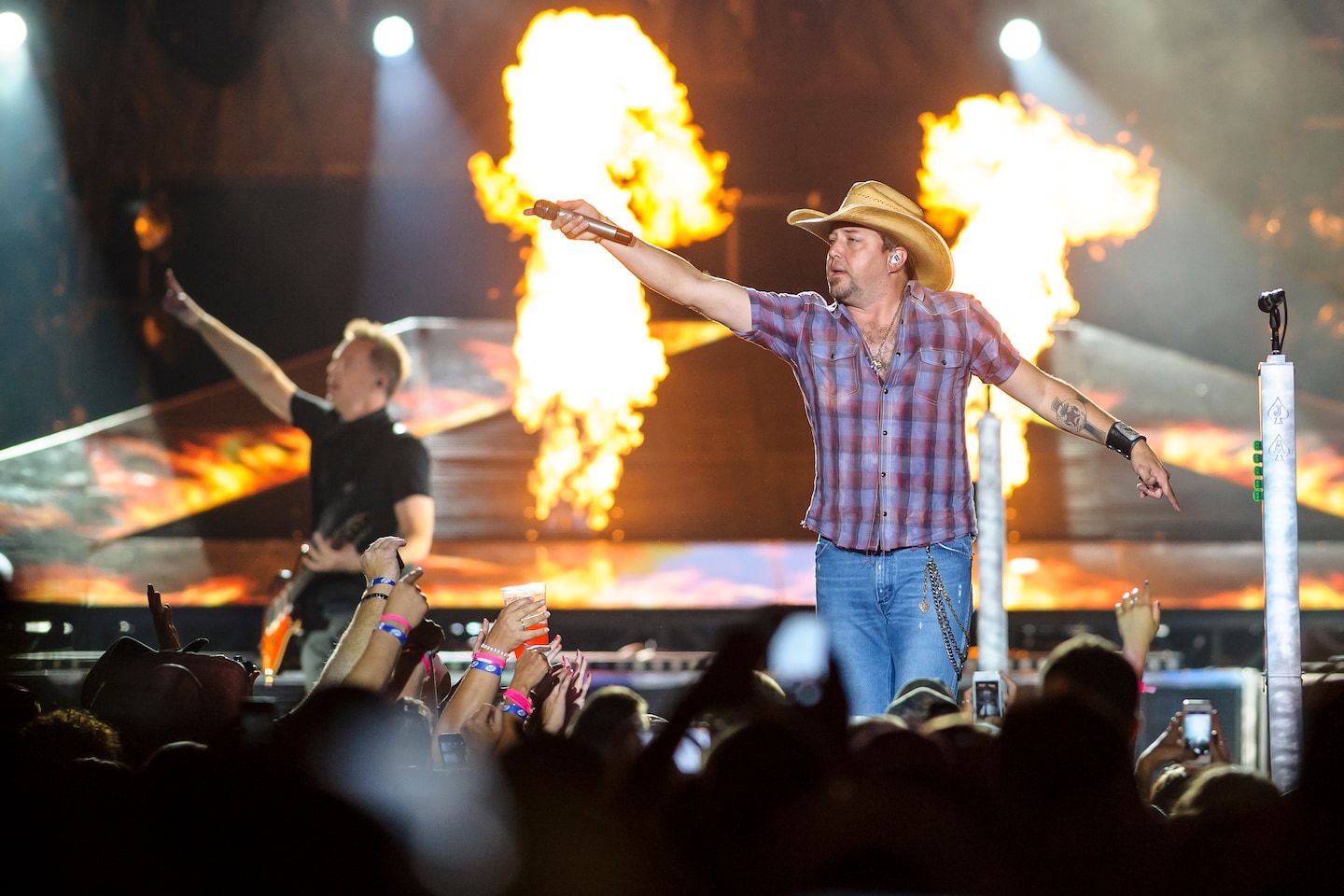 Jason Aldean defends new song, video while on big city tour