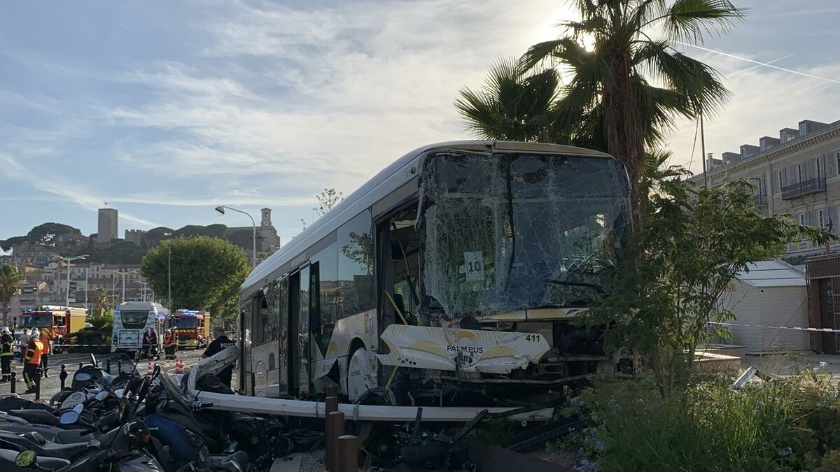 Contresens et vive allure : un accident de bus fait 32 blessés à Cannes