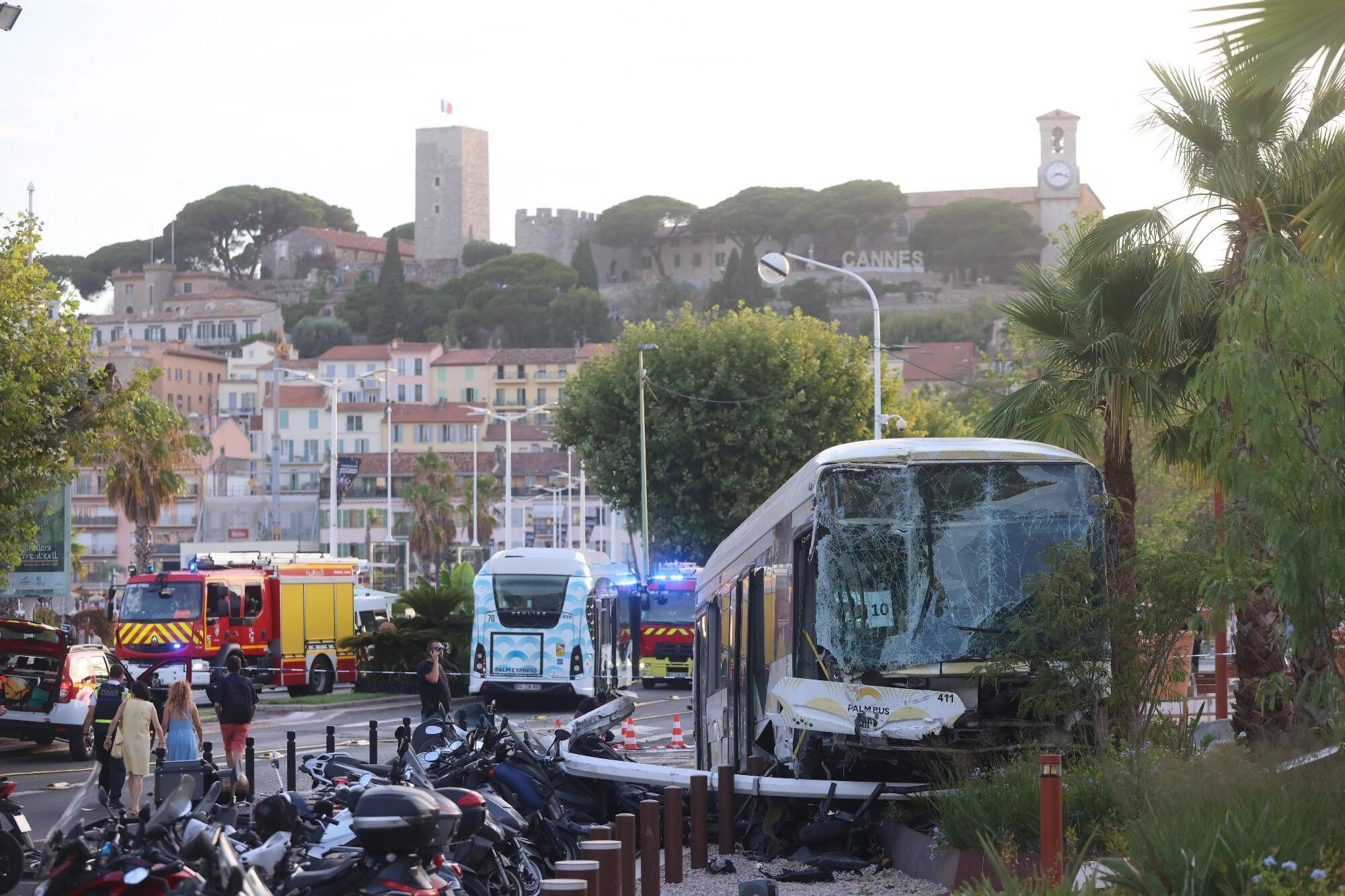 Accident entre deux bus à Cannes ce dimanche: une circulation à contre-sens à l'origine de la collision, une enquête a été ouverte