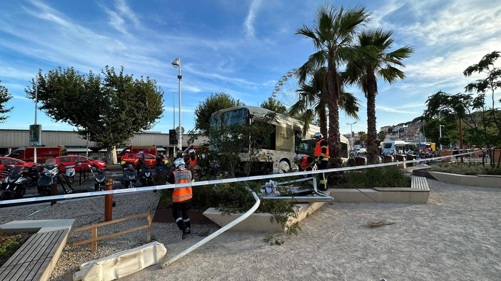 Collision entre deux bus à Cannes ce dimanche soir: vingt-sept blessés pris en charge, un important dispositif de secours déployé... Suivez la situation en direct