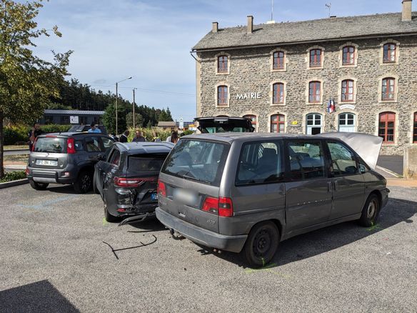 Une voiture fauche un groupe de piétons au Pertuis : 12 victimes dont 4 dans un état grave