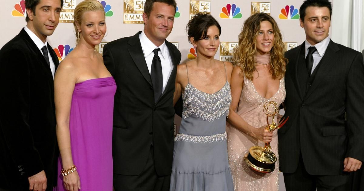 "Nous sommes une famille" : les acteurs de Friends "totalement effondrés" après la mort de Matthew Perry