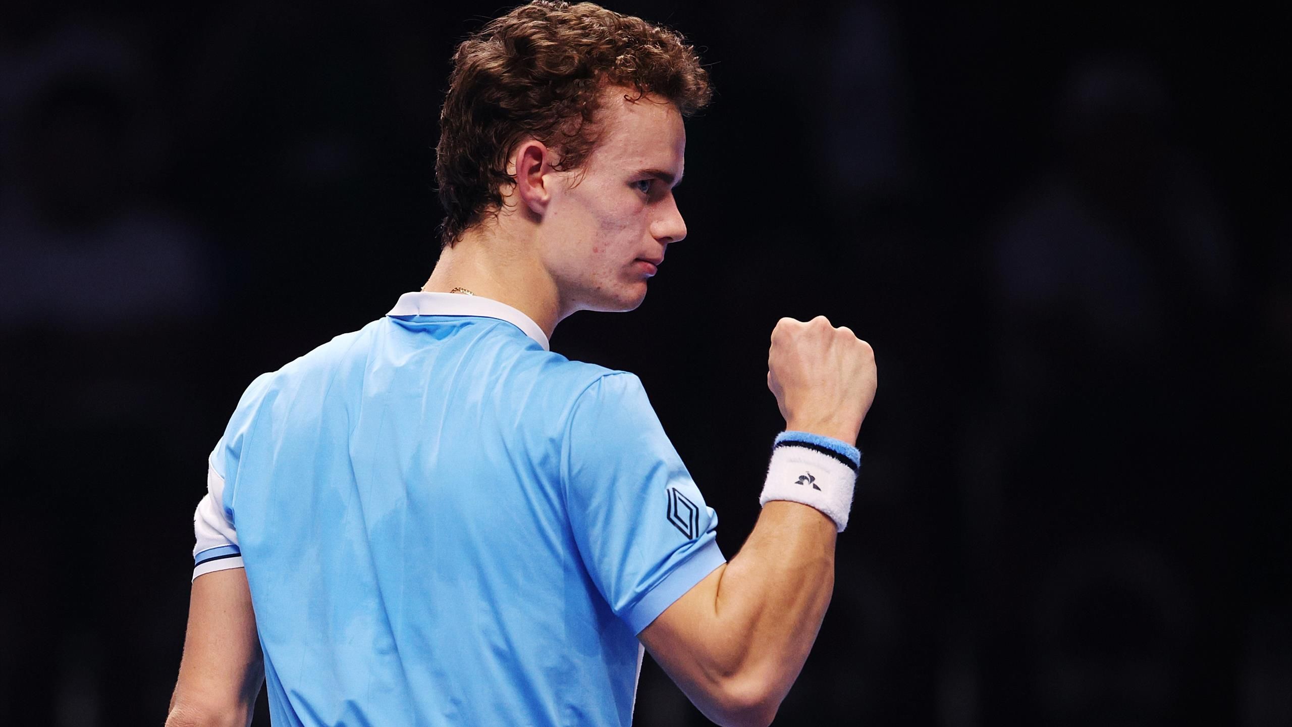 Next Gen ATP Finals : Luca Van Assche bat Michelsen (4-3, 3-4, 3-4, 4-1, 4-3) et affrontera Arthur Fils en demi-finale