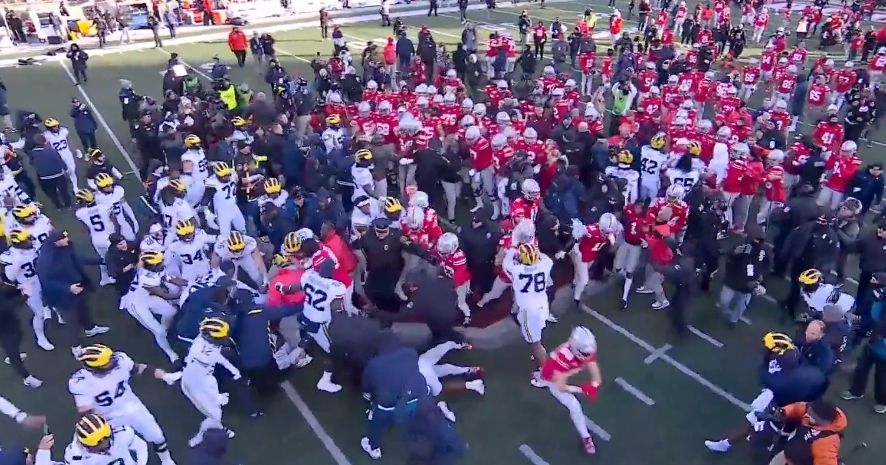 Ohio State, Michigan brawl at midfield after Wolverines upset Buckeyes