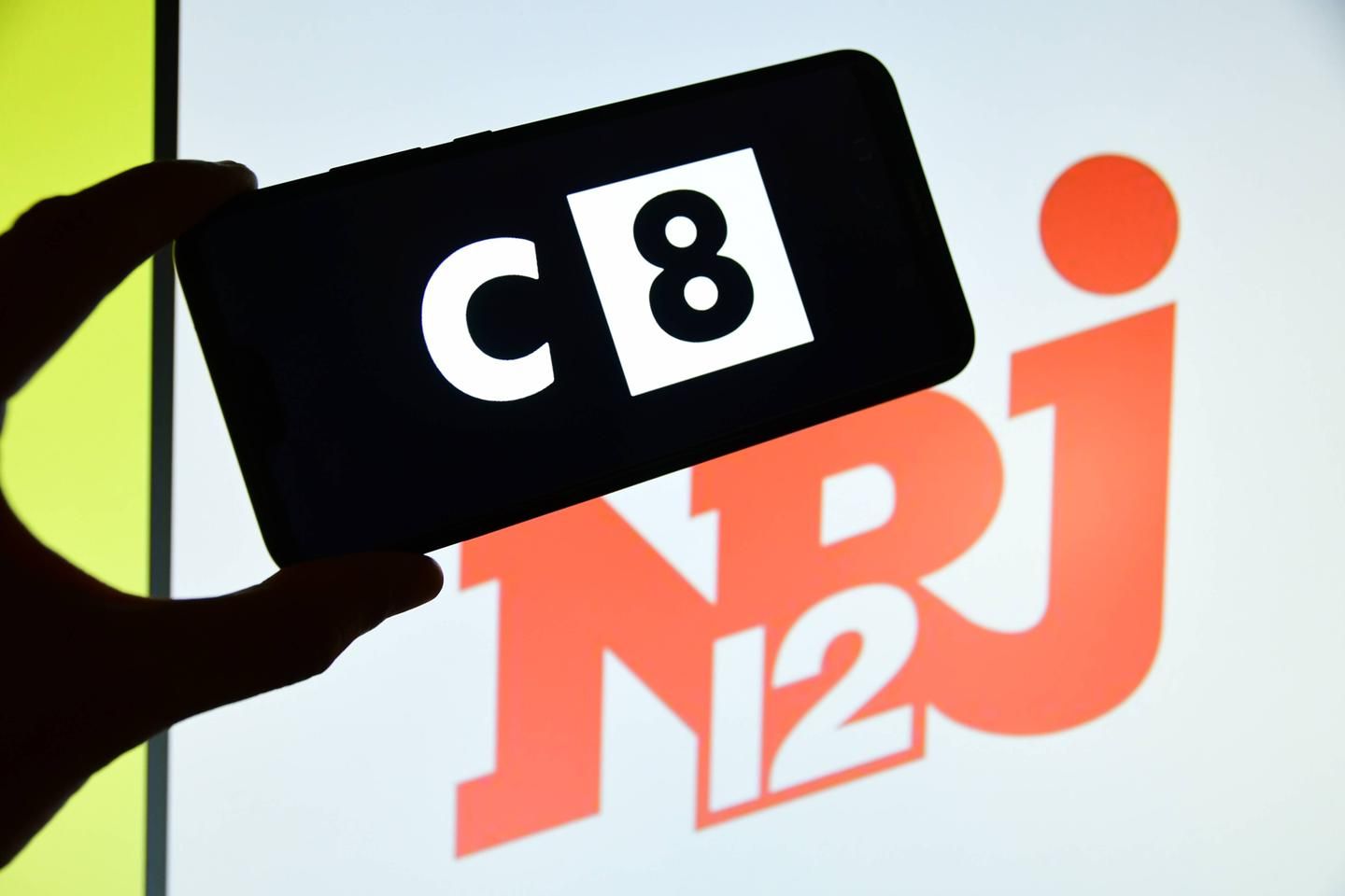 Fréquences télé : le Conseil d’Etat rejette les recours en référé de C8 et NRJ12