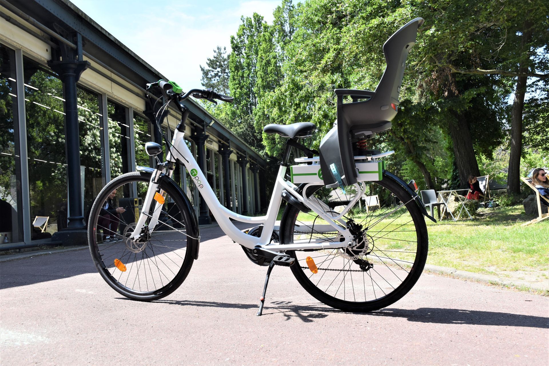 On a roulé avec ce vélo électrique sans "batterie" qui se recharge tout seul