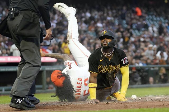 Bullpen comes up big for Pirates in close win over Giants