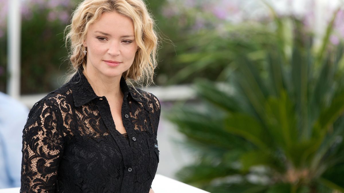 Virginie Efira enceinte : elle découvre une photo d’elle plus jeune “j’ai perdu 45 kilos”