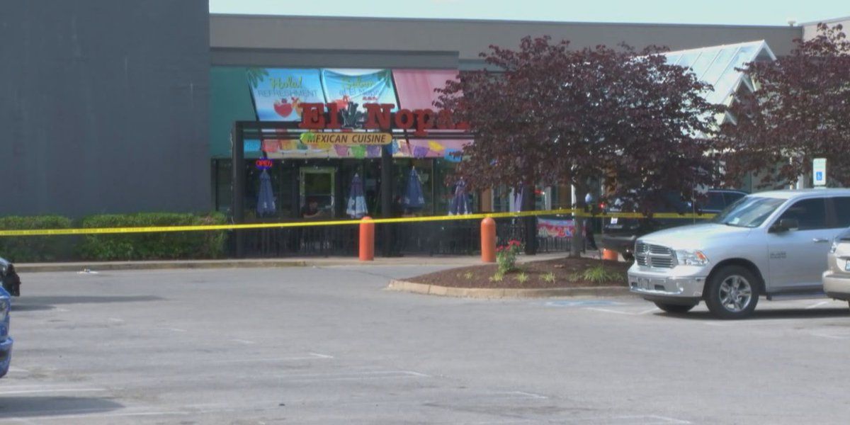 1 wounded, search for suspects underway after shooting at Mall St. Matthews