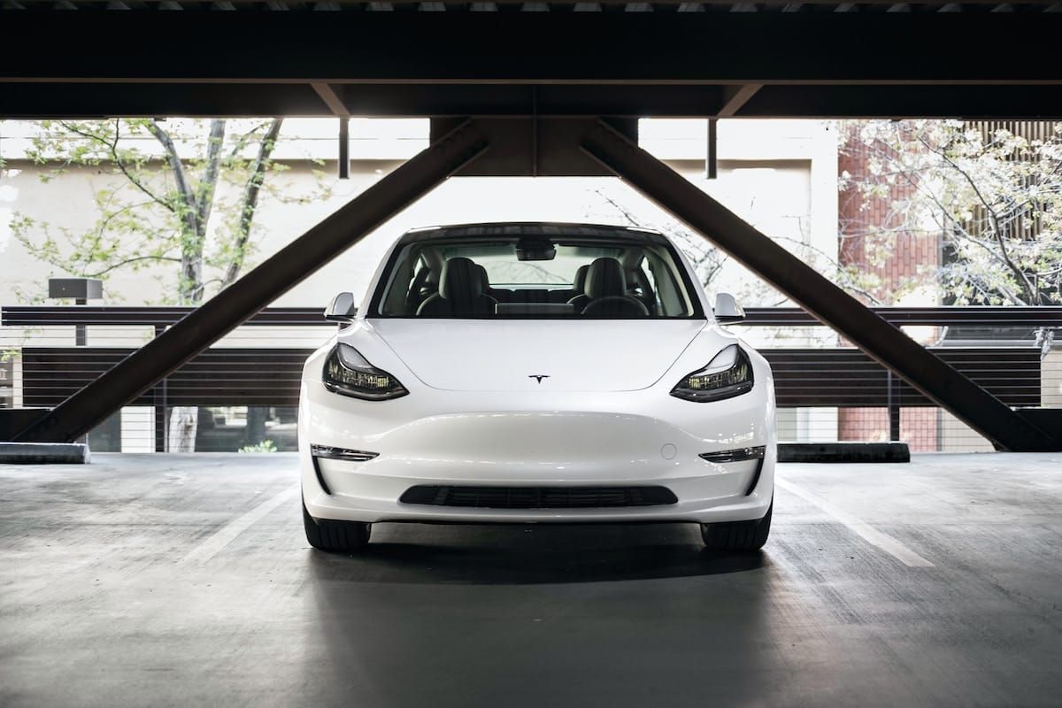 Tesla Model 3 : entre amour et déception, plus de 5 000 propriétaires témoignent