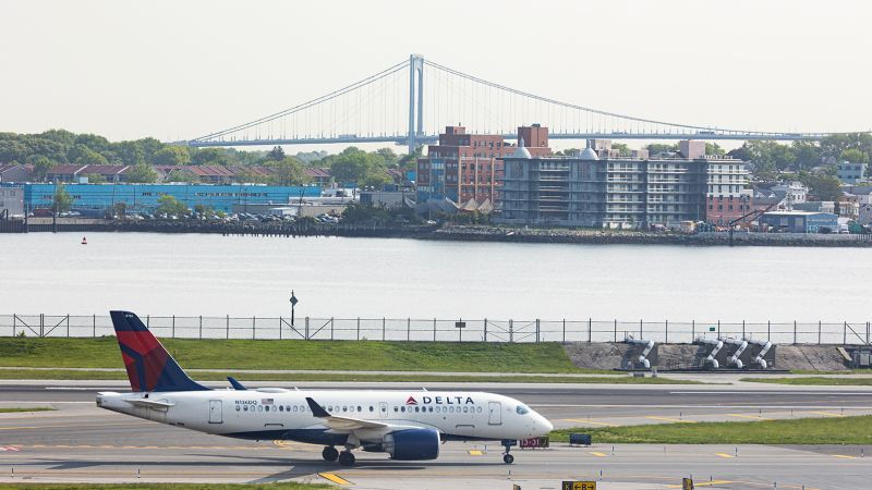 Lawsuit alleges Delta overserved alcohol to male passenger who allegedly groped mother and underage daughter on flight