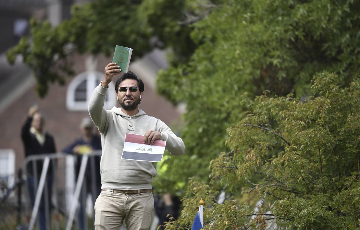 Suède : Deux hommes brûlent un Coran devant le Parlement, les Etats musulmans " déçus "