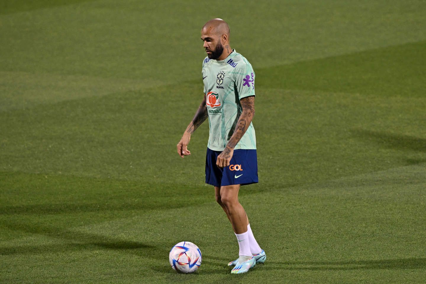 Le footballeur Dani Alves va être jugé pour viol en Espagne