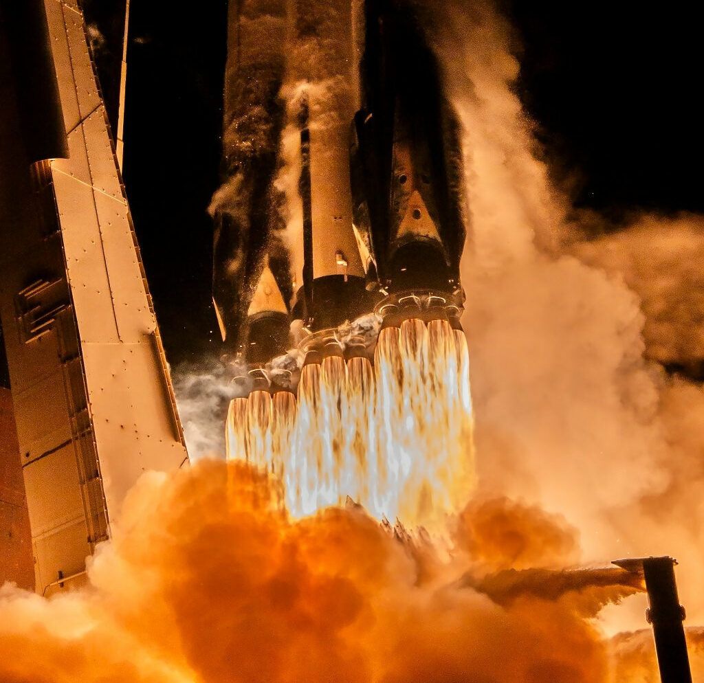 Décollage réussi pour le Falcon Heavy de Space X ! La fusée a mis en orbite le plus grand satellite commercial jamais lancé