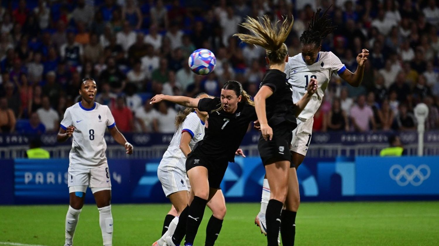 les Bleues reprises juste avant la mi-temps ! Suivez le dernier match de poules en football aux JO de Paris 2024