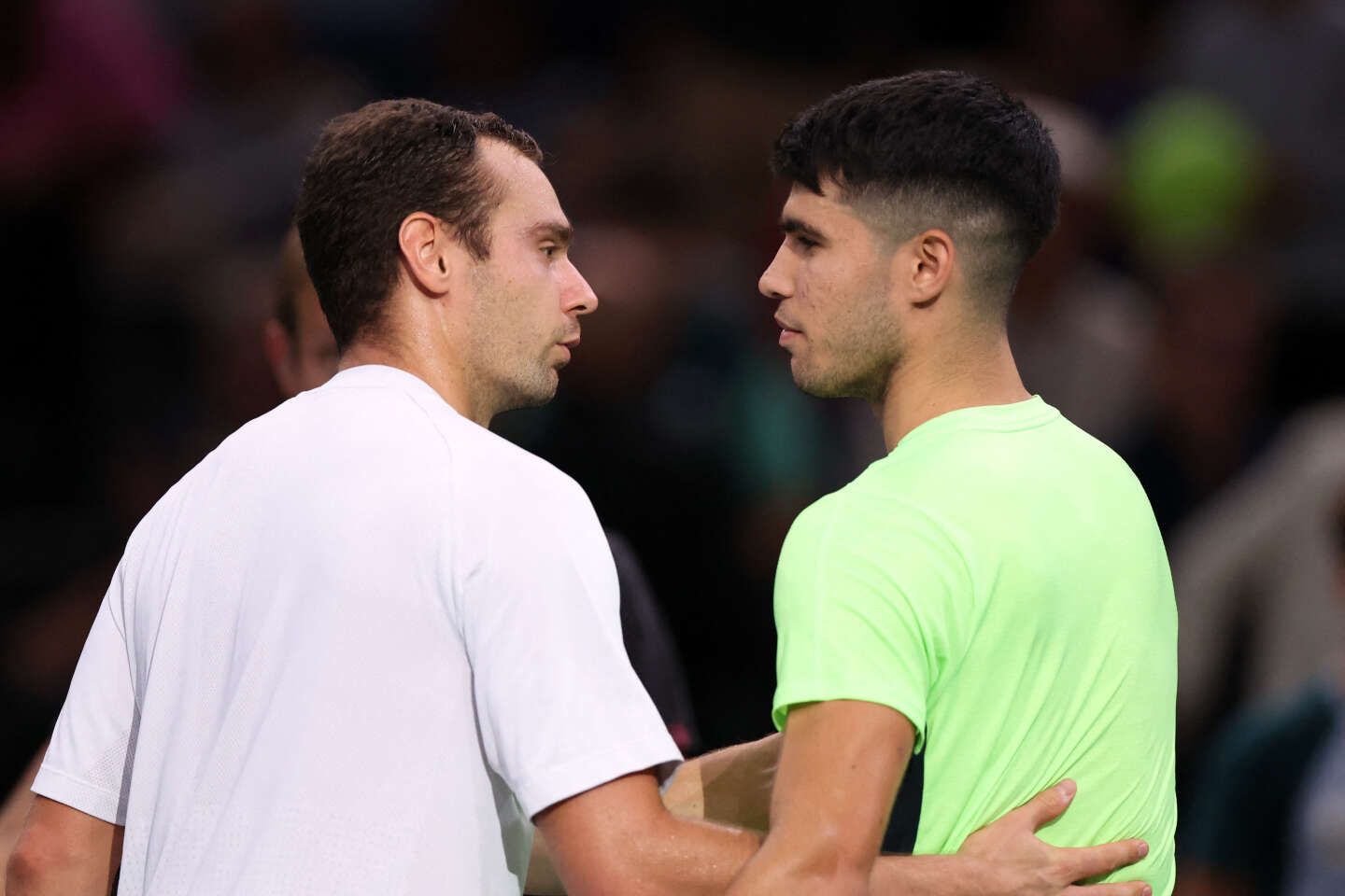 Tennis : Carlos Alcaraz battu d’entrée par Roman Safiullin au Masters 1000 de Paris-Bercy