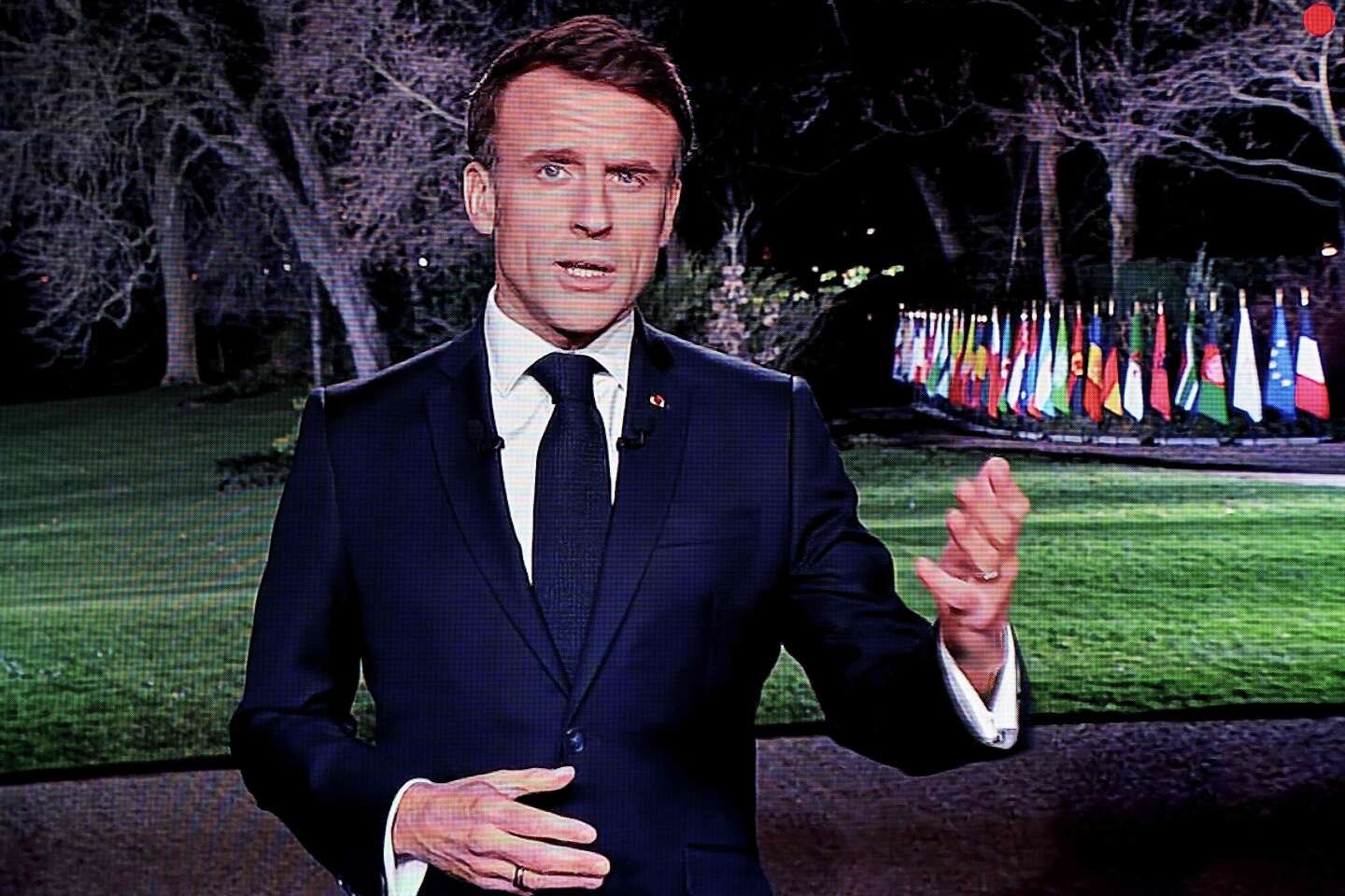 Dans ses vœux aux Français, Emmanuel Macron affiche sa " détermination " à " réarmer " la nation