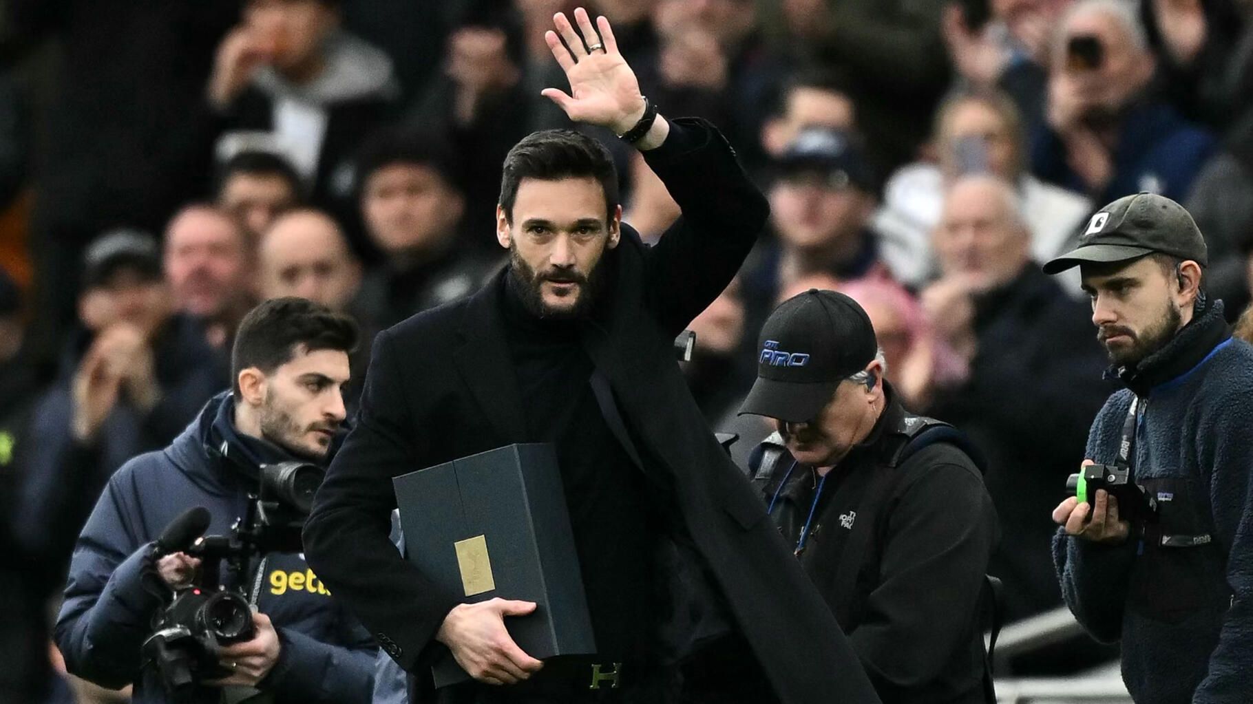 Hugo Lloris quitte Tottenham, ovation lors des adieux aux supporters